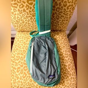 Patagonia Teal Ultralight Black Hole® Sling 8L
